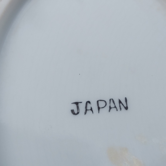 Leaf Shaped Floral Trinket Dish - Picture 4 of 4